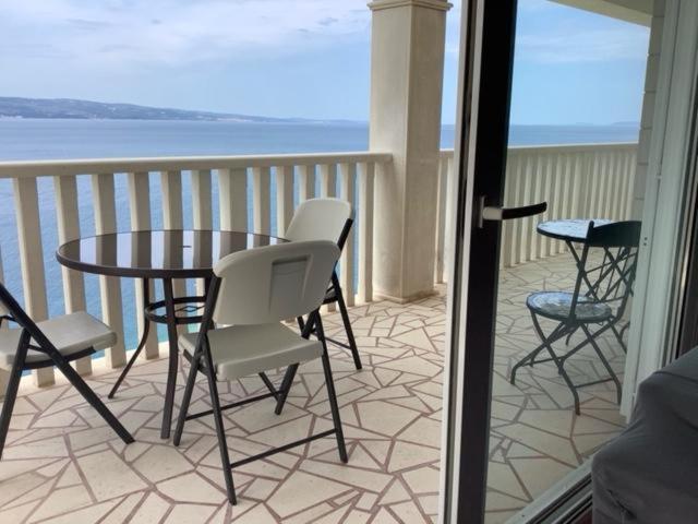 Apartments Lozina On The Beach Omis Exterior photo